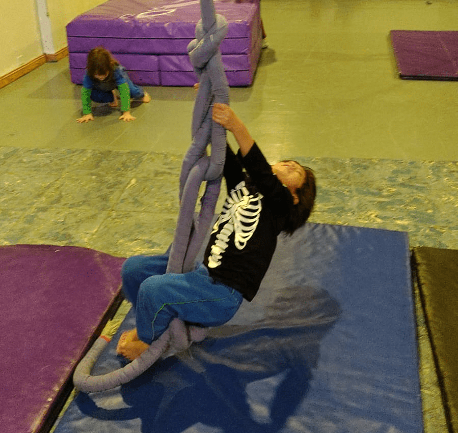 ¡El taller de Acrobacia! Una de las propuestas preferidas del Jardín de la Esquina